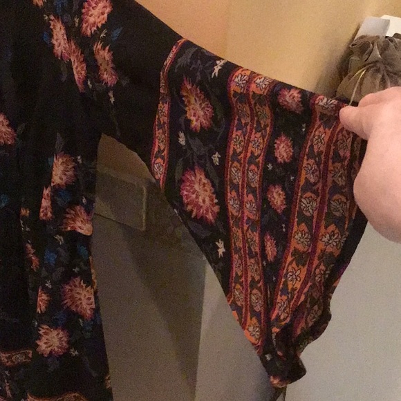 Black Floral Bell-Sleeve Tunic - Picture 2 of 5